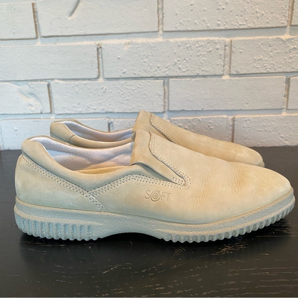 Ecco Soft Beige Leather Slip-On Loafer EU 40 US Women Size 8.5-9 Comfort Sneaker